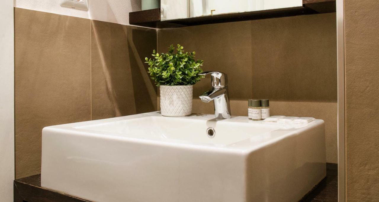 Flowers Apartment Joivy 25 Como Exterior photo